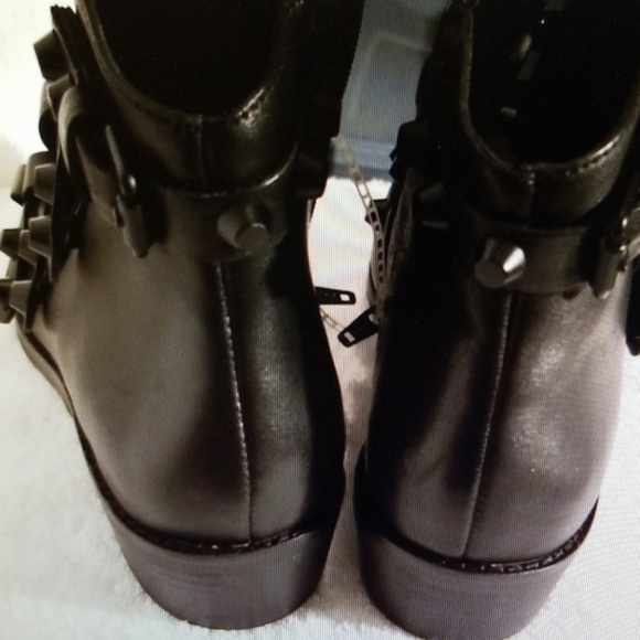 NWT Gianni Bini Studded Leather Booties - Picture 4 of 7